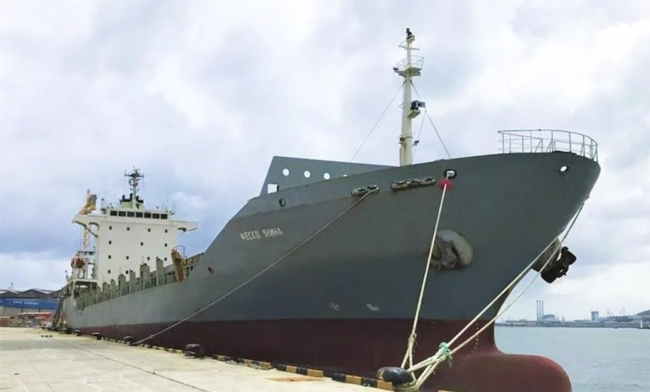 У Чорному морі після атаки морських дронів затонув контейнеровоз компанії «Росатома» У Чорному морі після атаки морських дронів затонув контейнеровоз компанії «Росатома»